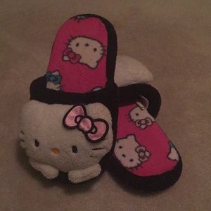Hello kitty slippers size 5/6